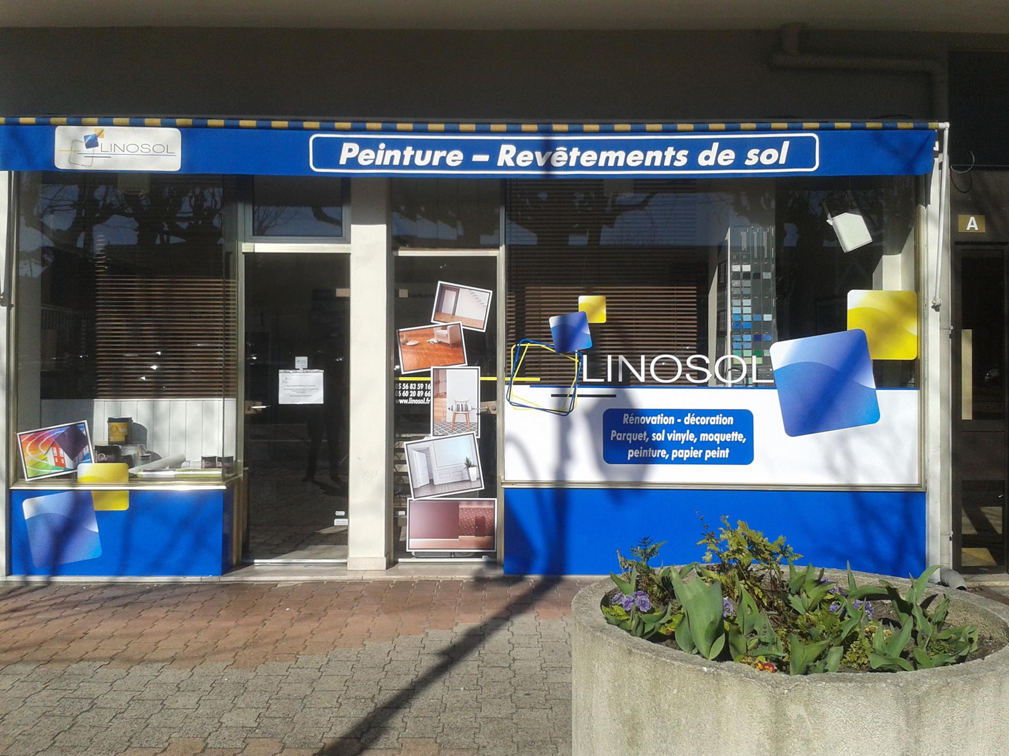 Façade de la boutique Linosol à Arcachon, spécialiste en rénovation, peinture et revêtements de sol (parquet, vinyle, moquette).
