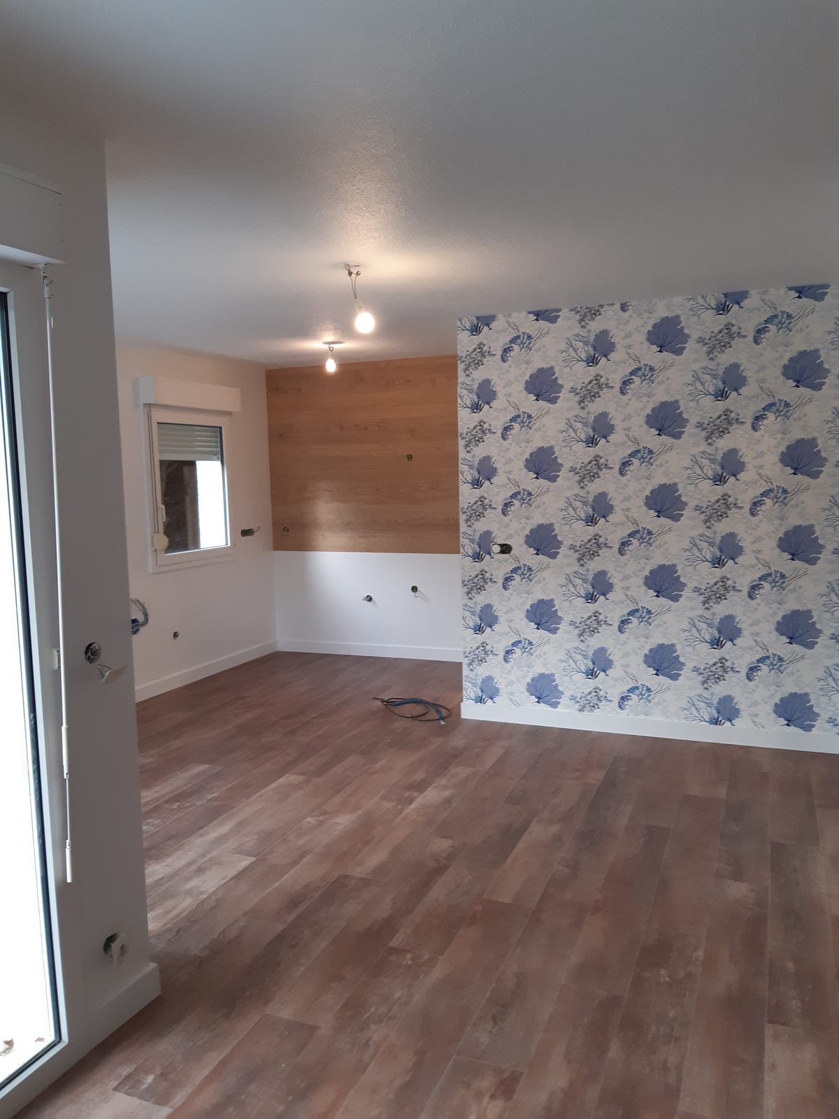 Travaux de peinture intérieure en cours de réalisation par un artisan peintre à Arcachon.